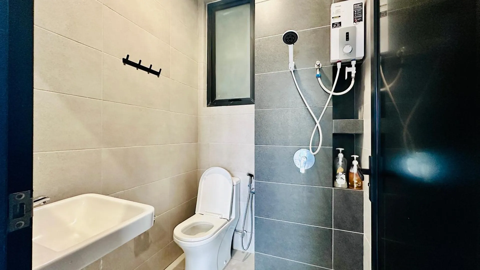 Spacious 3Br Retreat Comfort & Convenience In Prime Location 2-10Pax Jelutong