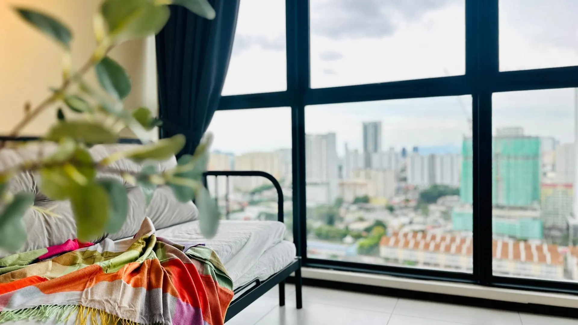 Spacious 3Br Retreat Comfort & Convenience In Prime Location 2-10Pax Jelutong 0*,  ماليزيا