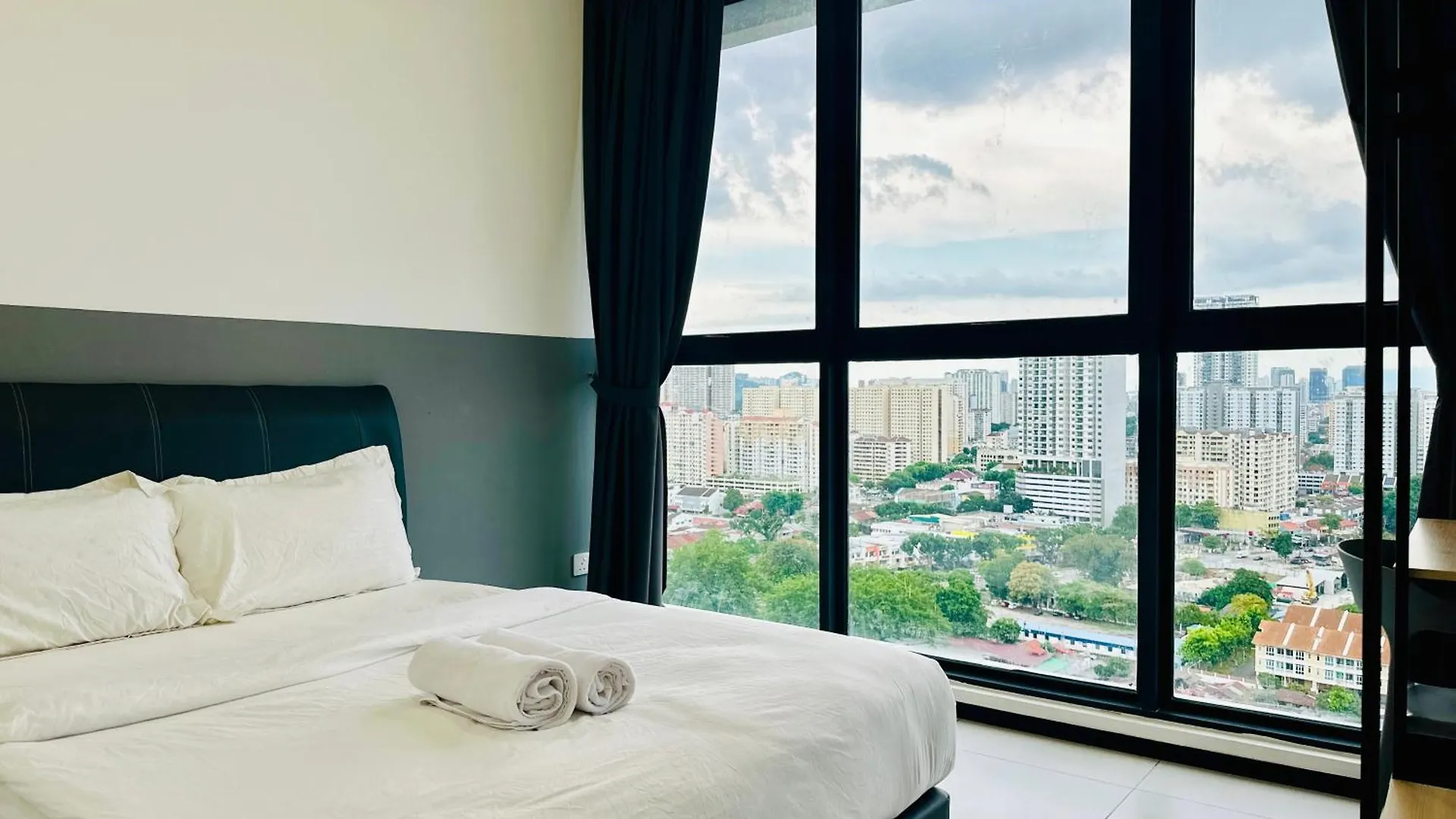 Spacious 3Br Retreat Comfort & Convenience In Prime Location 2-10Pax Jelutong 0*,